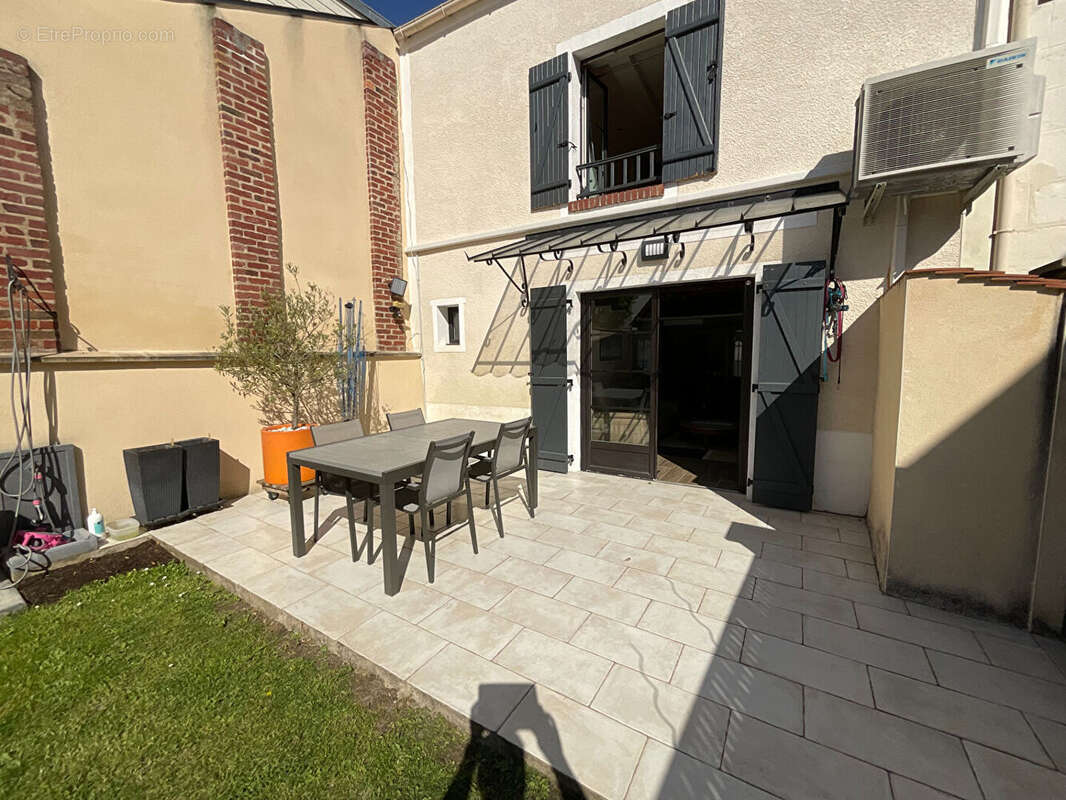 Maison à MAURECOURT