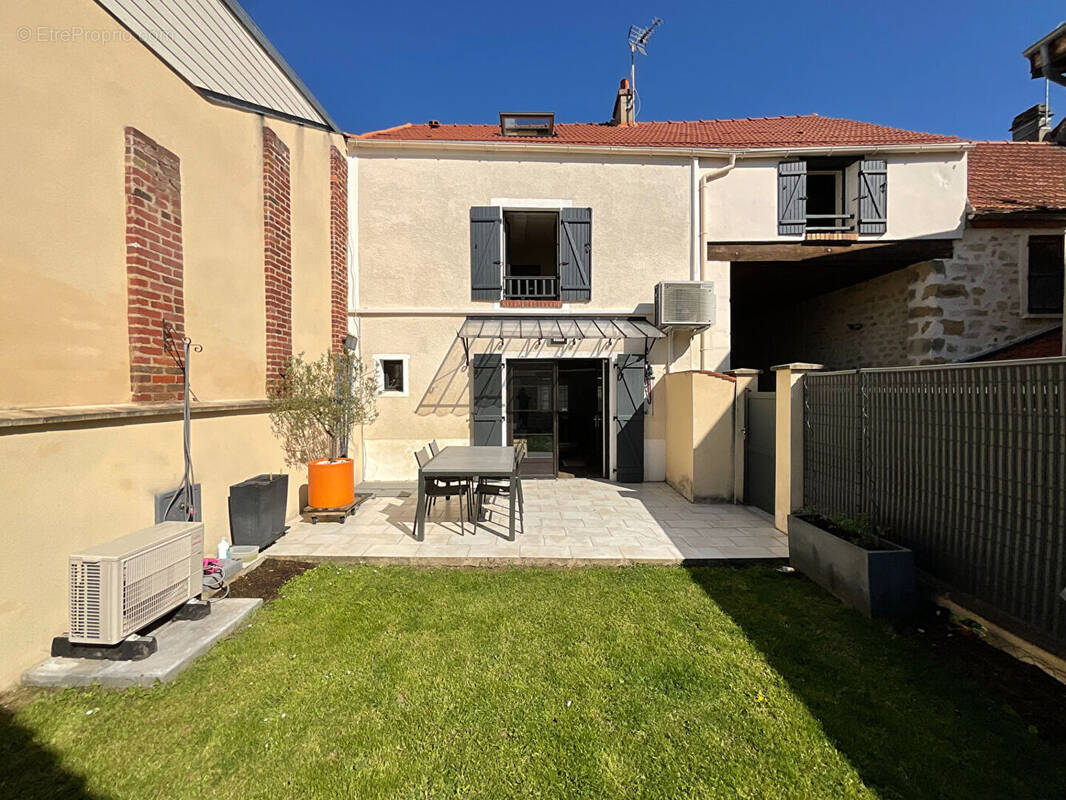 Maison à MAURECOURT