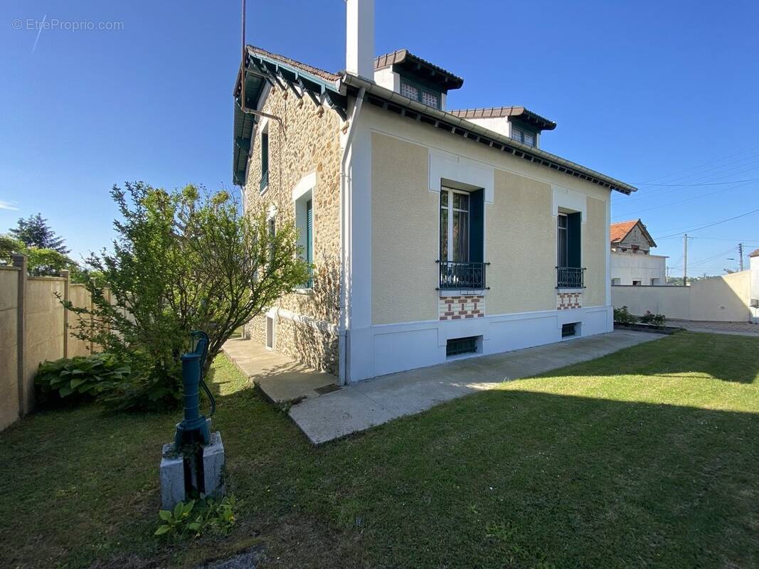 Façade - Maison à COULOMMIERS