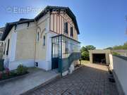 Pignon entrée - Maison à COULOMMIERS