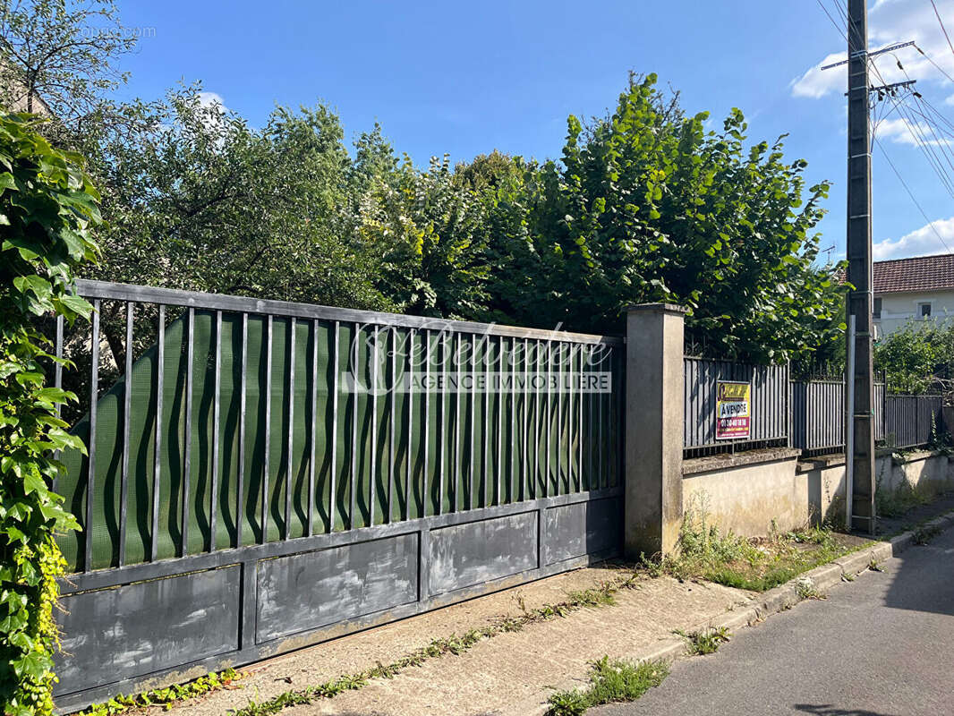 Terrain à SAINT-LEU-LA-FORET