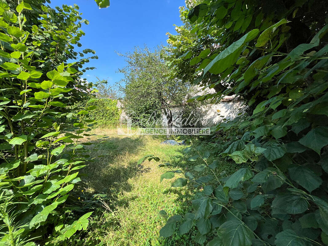 Terrain à SAINT-LEU-LA-FORET
