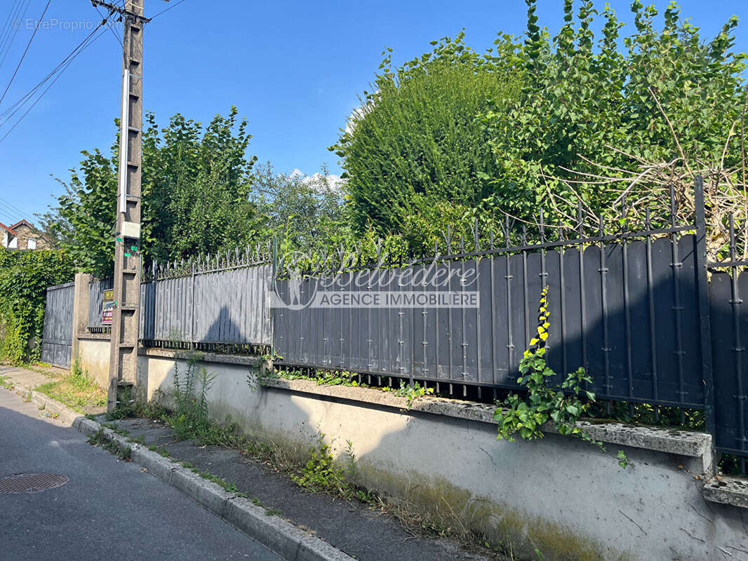 Terrain à SAINT-LEU-LA-FORET