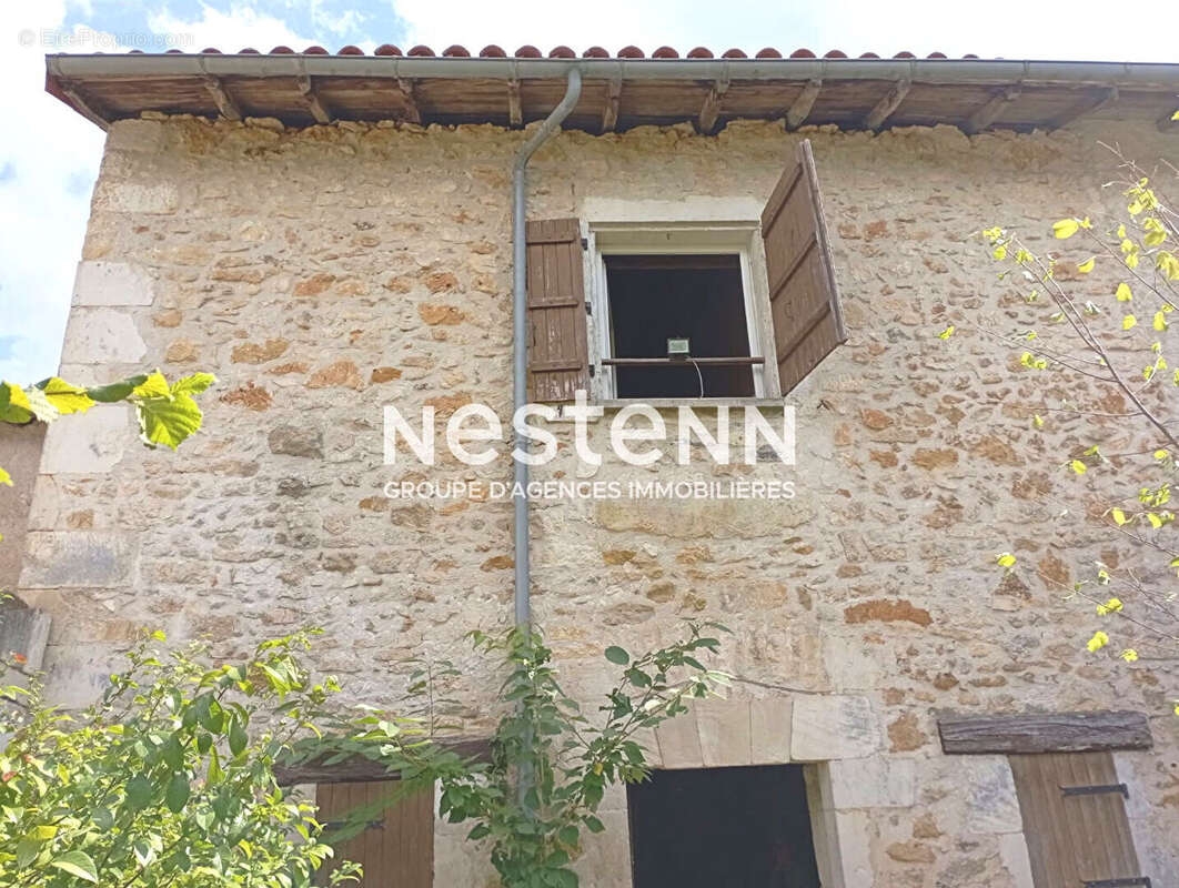 Maison à SAINT-MARTIAL-DE-VALETTE