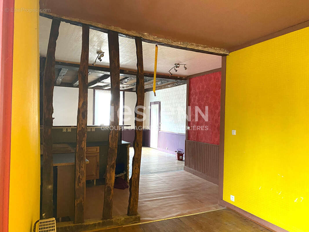 Maison à SAINT-MARTIAL-DE-VALETTE