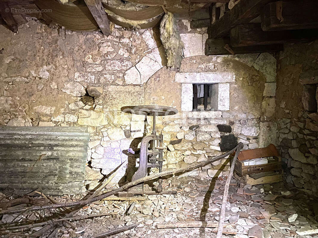 Maison à SAINT-MARTIAL-DE-VALETTE