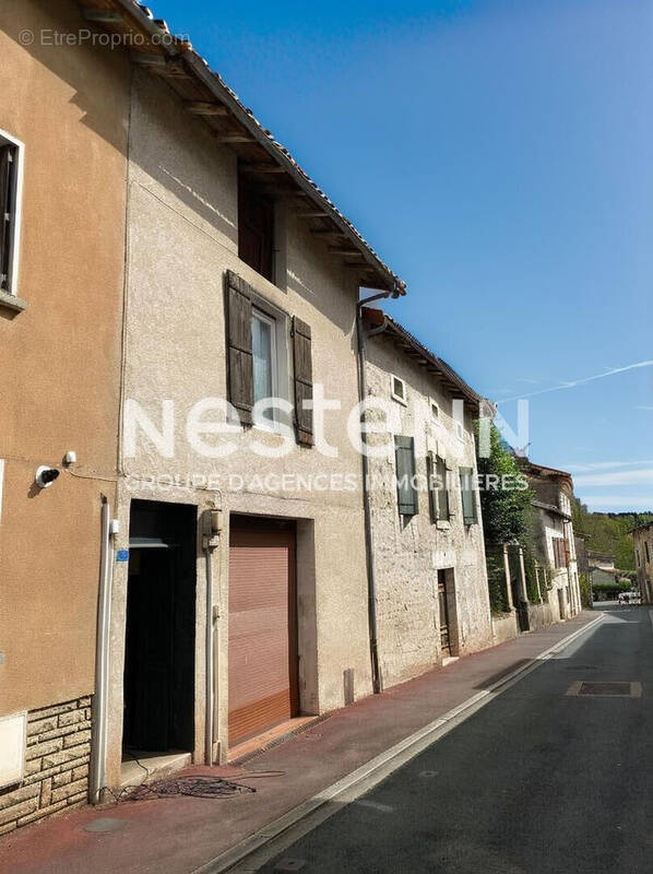 Maison à SAINT-MARTIAL-DE-VALETTE