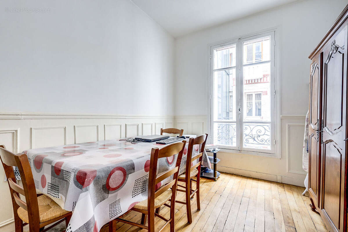 Appartement à PARIS-14E