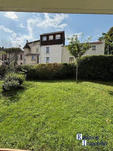 Appartement à LE PLESSIS-ROBINSON