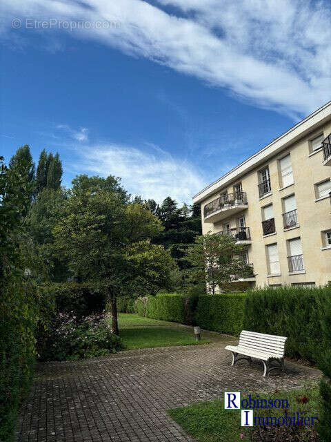 Appartement à LE PLESSIS-ROBINSON