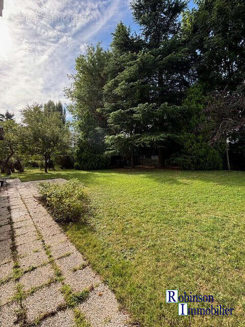 Appartement à LE PLESSIS-ROBINSON