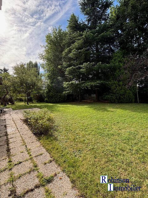 Appartement à LE PLESSIS-ROBINSON