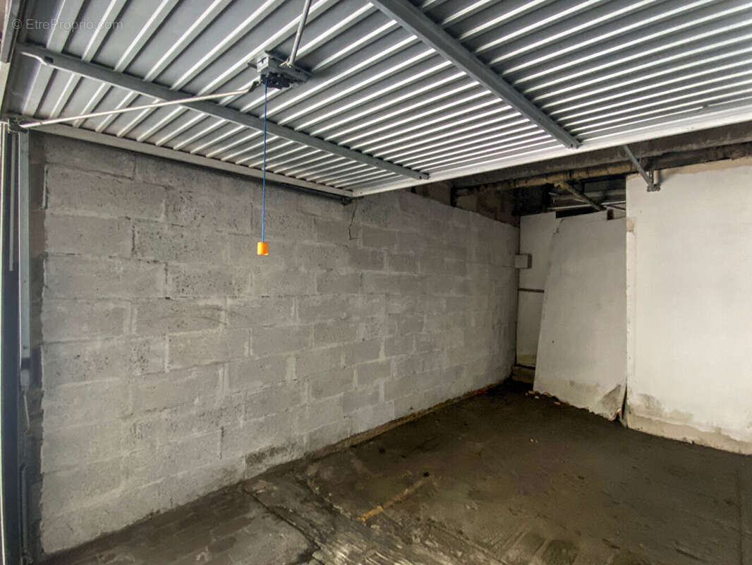 Parking à COURBEVOIE