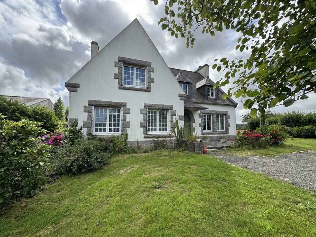 Maison à SAINT-FREGANT