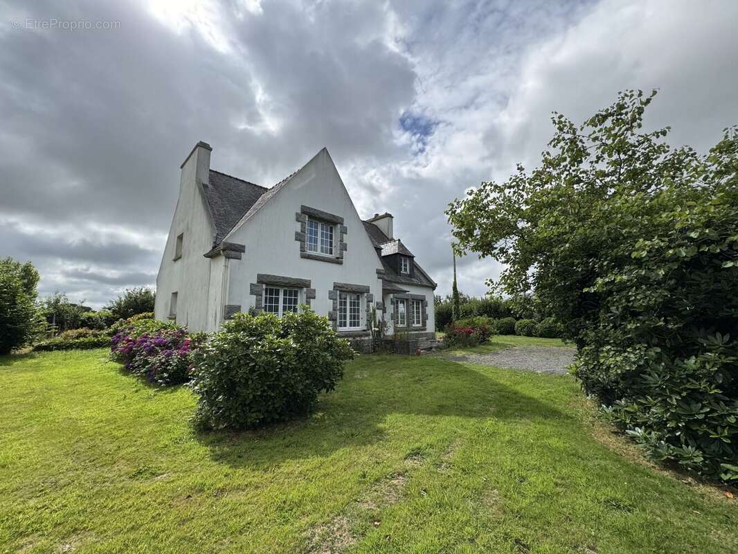 Maison à SAINT-FREGANT