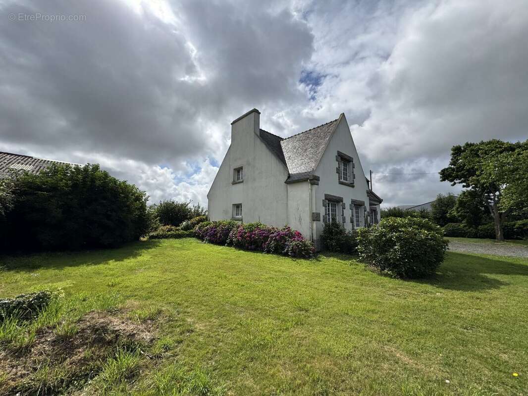 Maison à SAINT-FREGANT