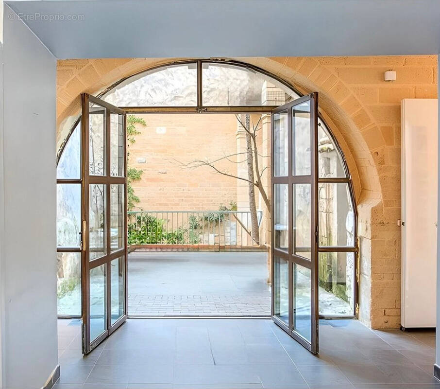 Appartement à PERNES-LES-FONTAINES