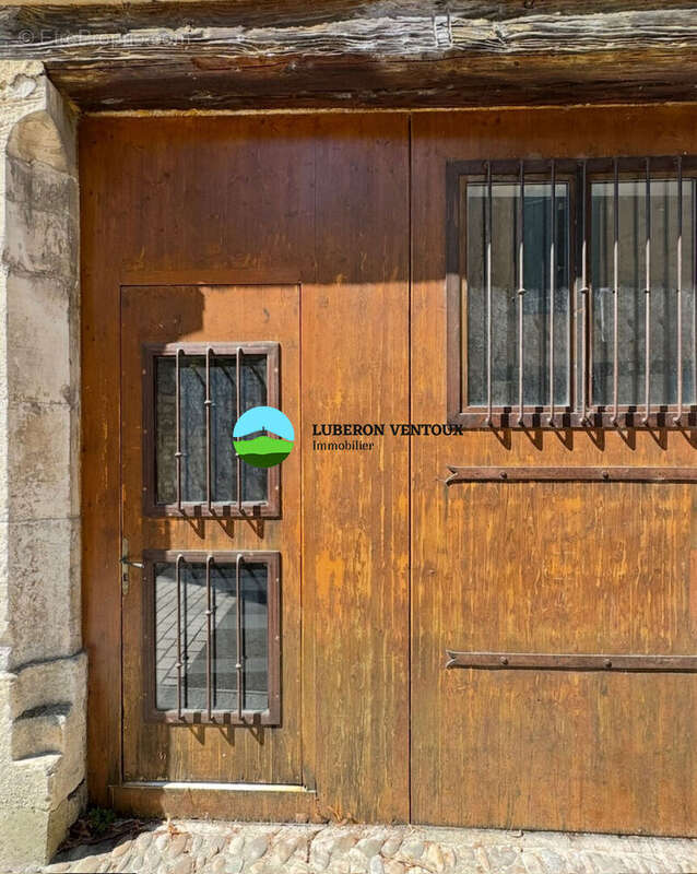 Appartement à PERNES-LES-FONTAINES