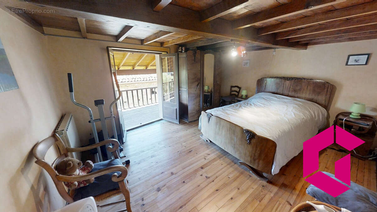 Maison à AUGEROLLES