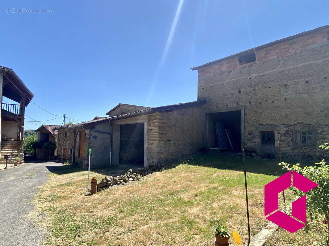 Maison à AUGEROLLES