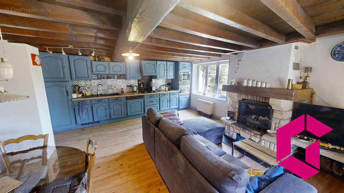 Maison à AUGEROLLES