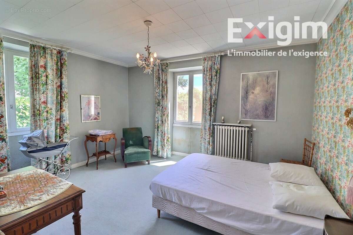 Maison à CHANOS-CURSON