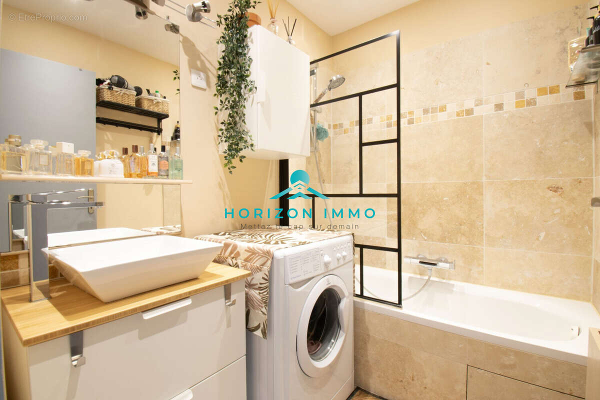 Appartement à SAINT-LAURENT-DU-VAR