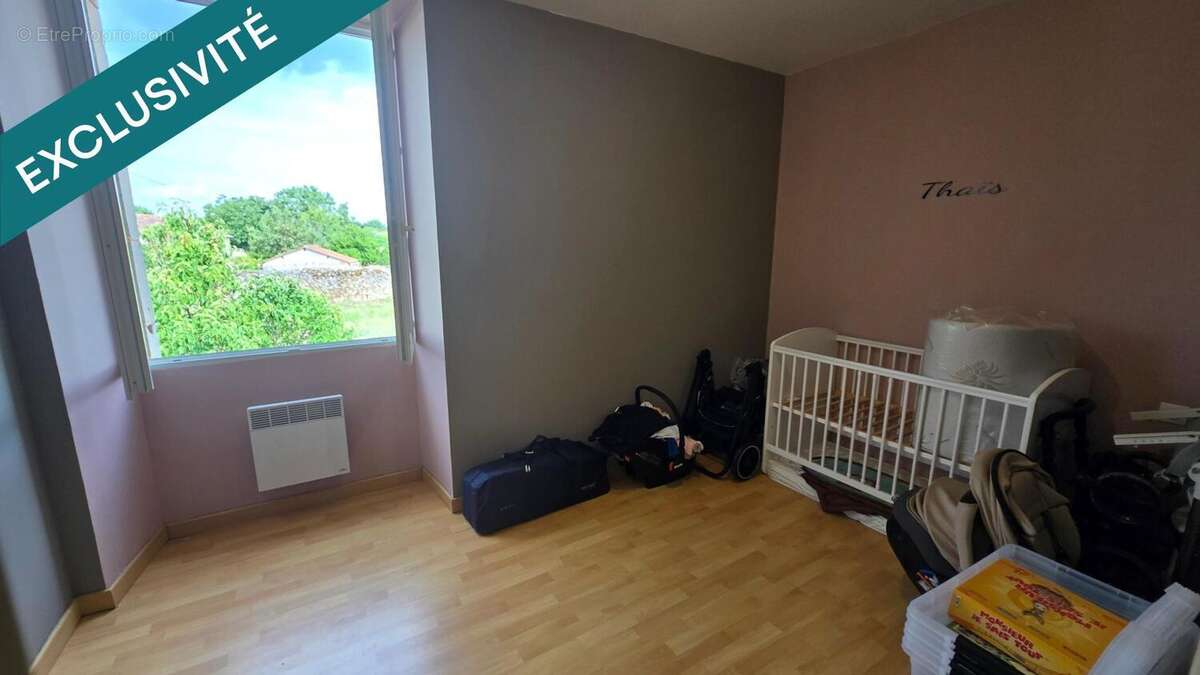 Photo 8 - Maison à LUSSAC-LES-CHATEAUX