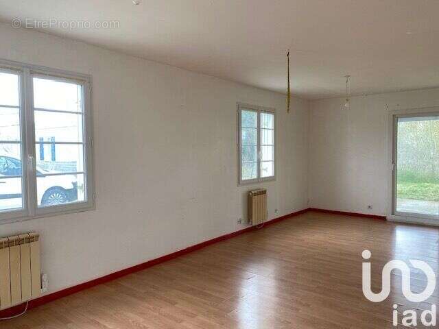 Photo 5 - Maison à CHAMPAGNE-LES-MARAIS