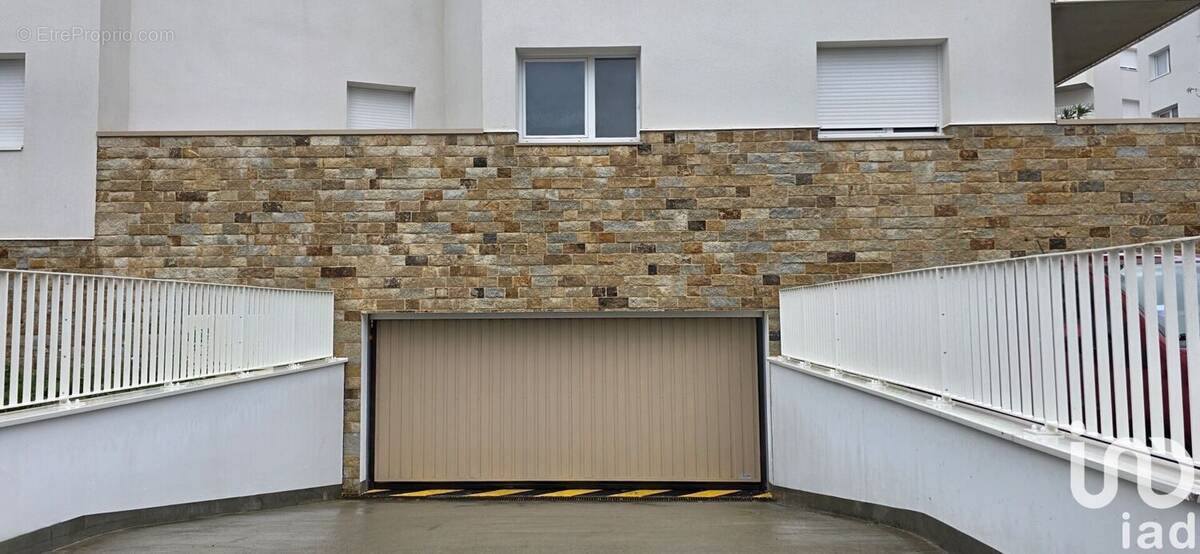 Photo 1 - Parking à SAINT-SEBASTIEN-SUR-LOIRE