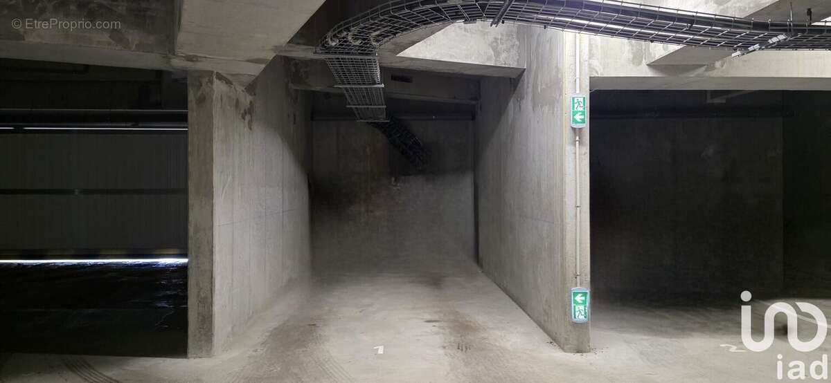 Photo 2 - Parking à SAINT-SEBASTIEN-SUR-LOIRE