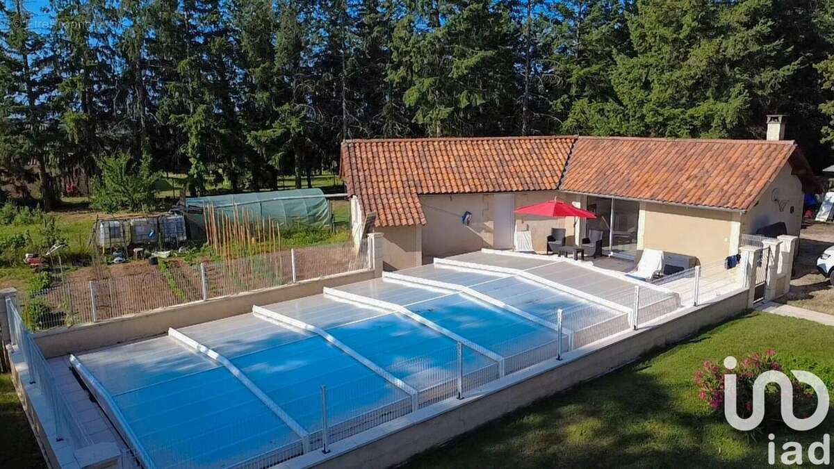 Photo 2 - Maison à LA DOUZE