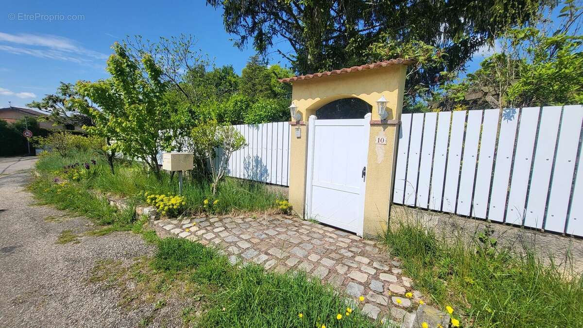 Maison à MONSTEROUX-MILIEU