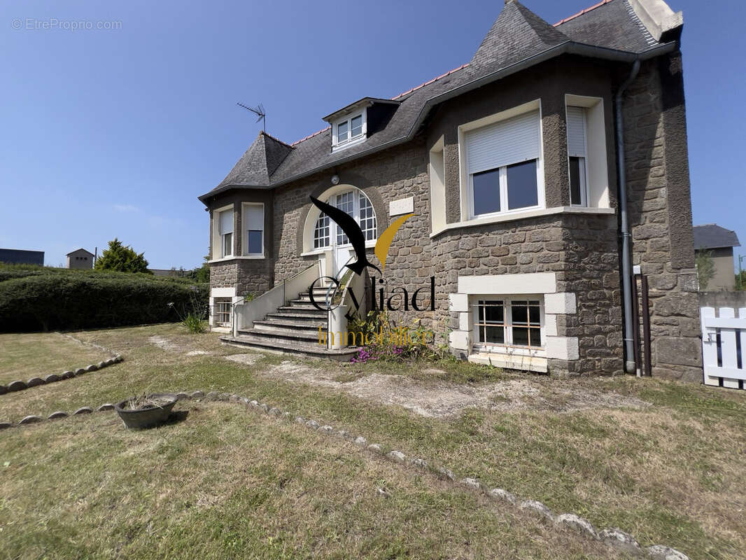 Maison à SAINT-MELOIR-DES-ONDES