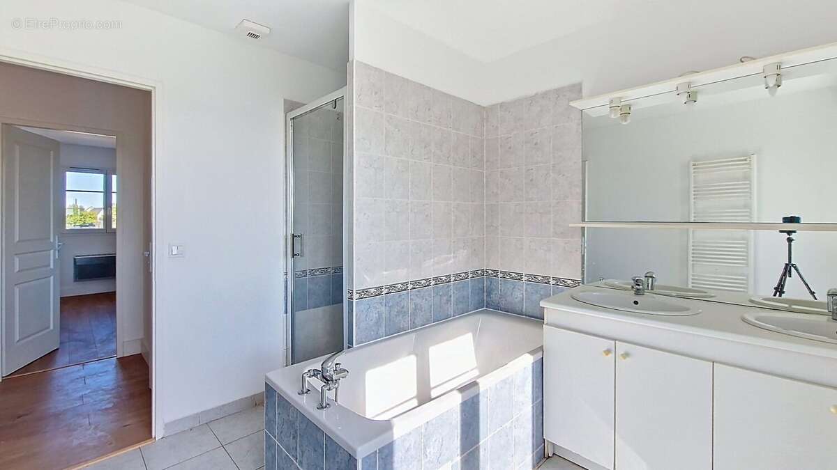 Maison à LA CHAUSSEE-SAINT-VICTOR