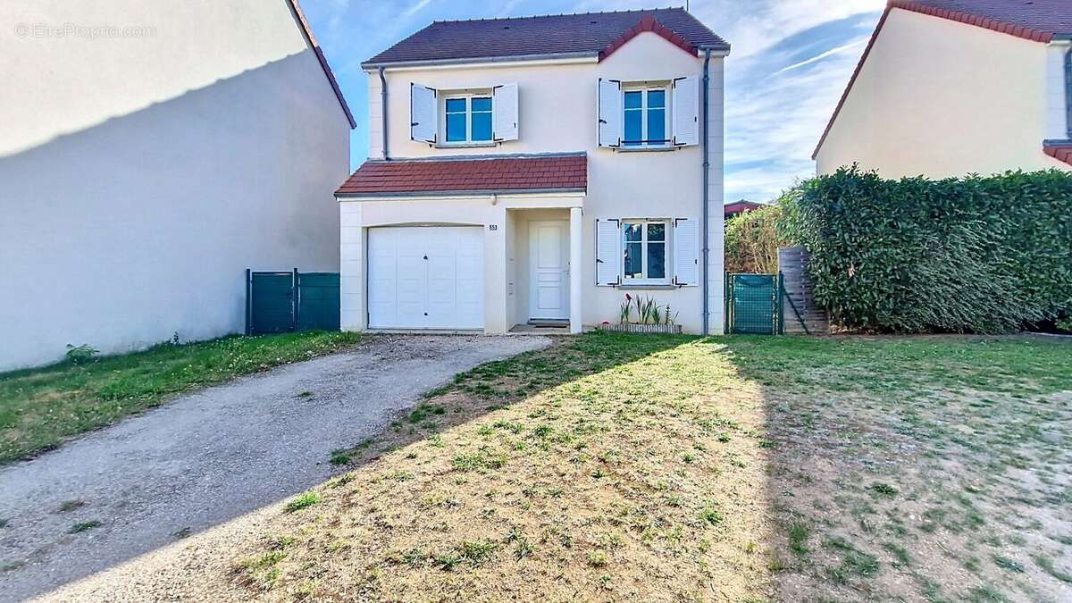 Maison à LA CHAUSSEE-SAINT-VICTOR