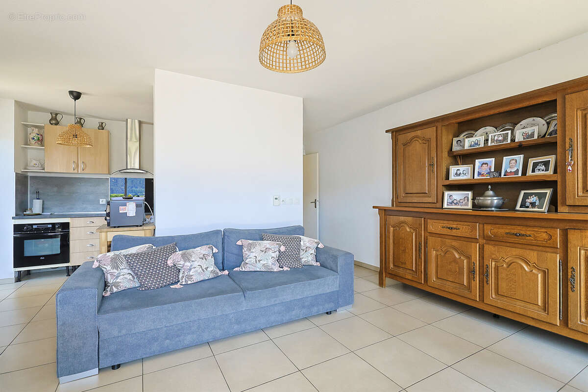 Appartement à SOLLIES-PONT