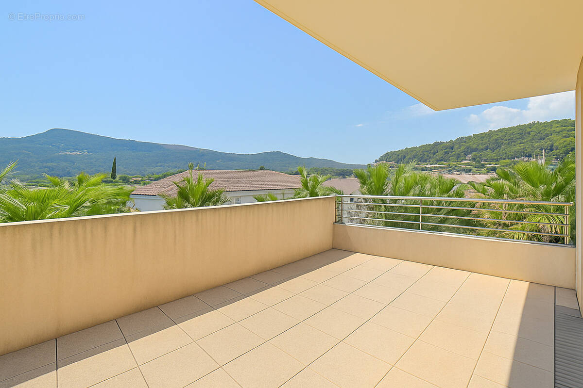 Appartement à SOLLIES-PONT