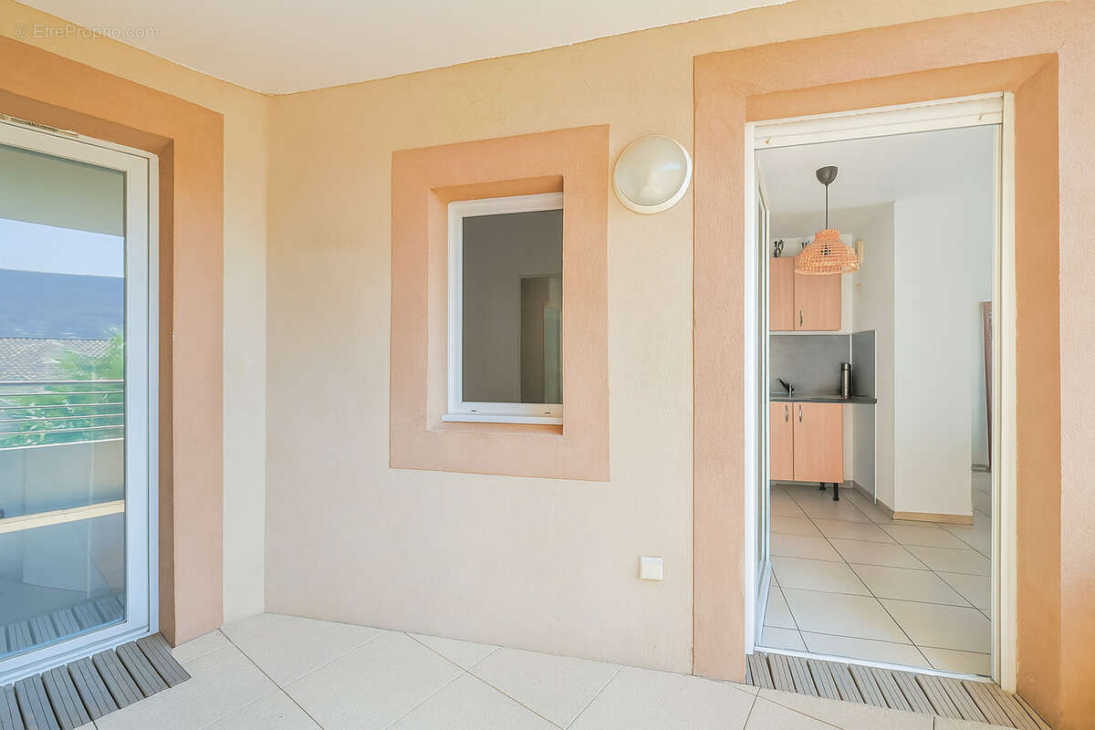 Appartement à SOLLIES-PONT