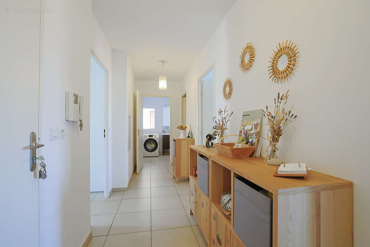 Appartement à SOLLIES-PONT