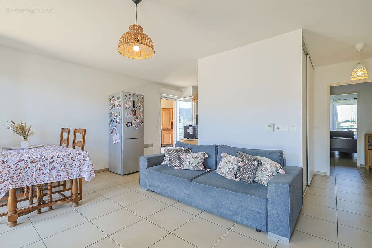 Appartement à SOLLIES-PONT