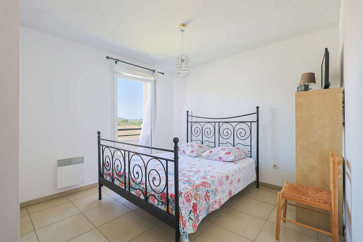 Appartement à SOLLIES-PONT