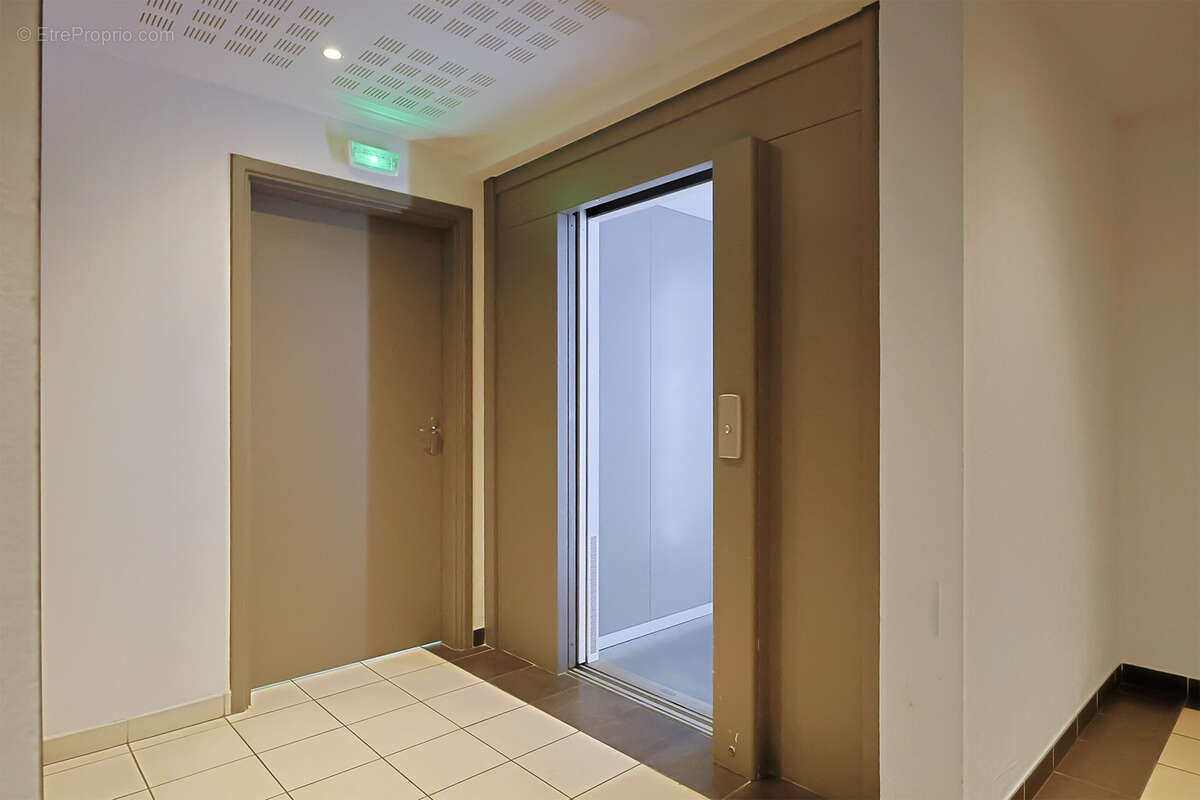 Appartement à SOLLIES-PONT