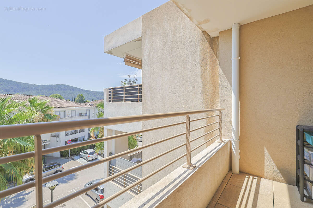 Appartement à SOLLIES-PONT