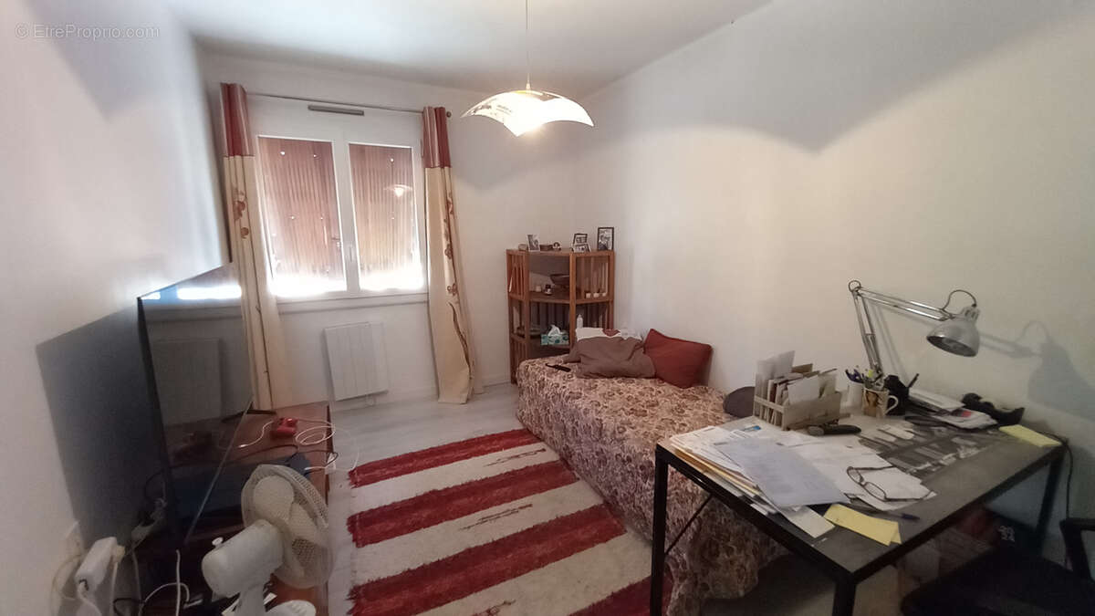 Commerce à LE POUJOL-SUR-ORB