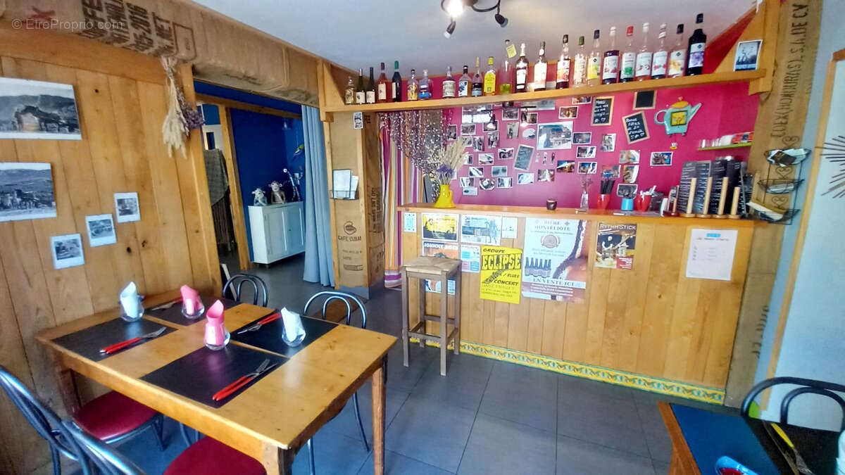 Commerce à LE POUJOL-SUR-ORB