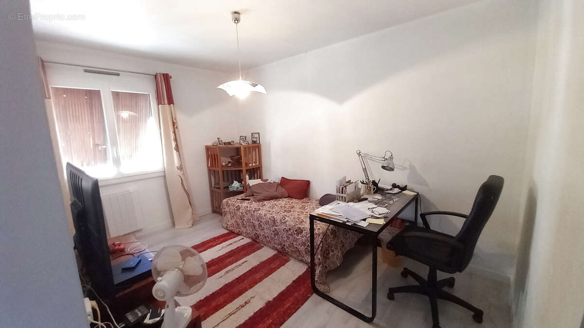 Commerce à LE POUJOL-SUR-ORB