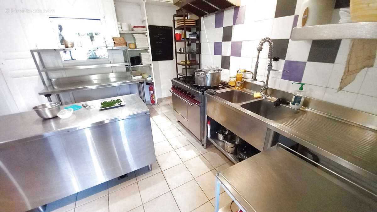 Commerce à LE POUJOL-SUR-ORB