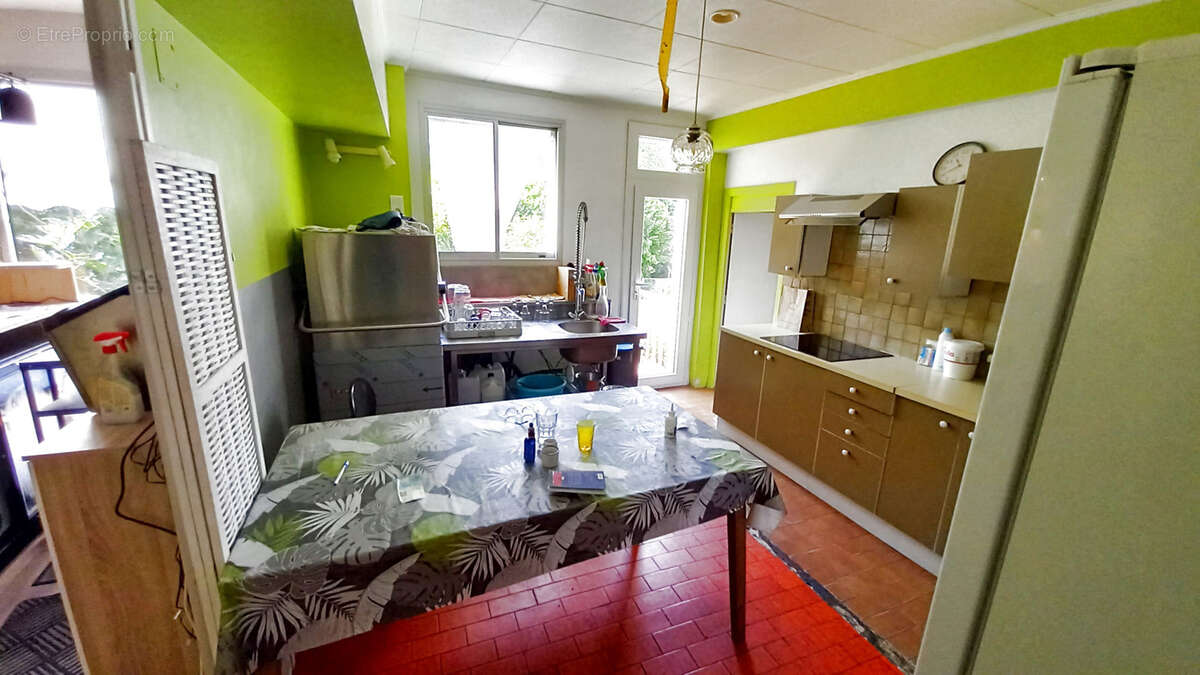 Commerce à LE POUJOL-SUR-ORB