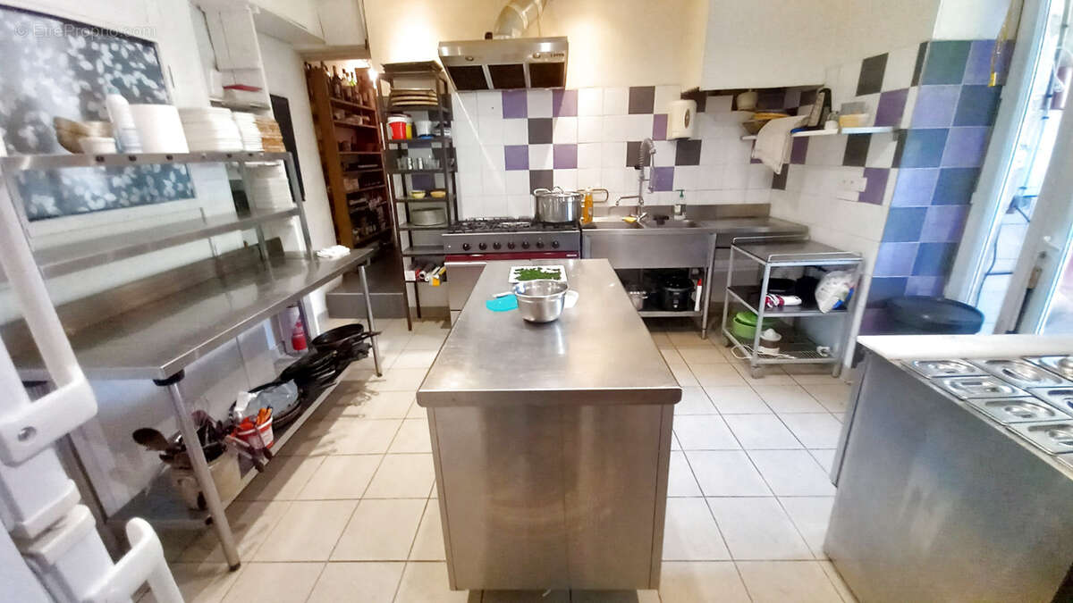 Commerce à LE POUJOL-SUR-ORB